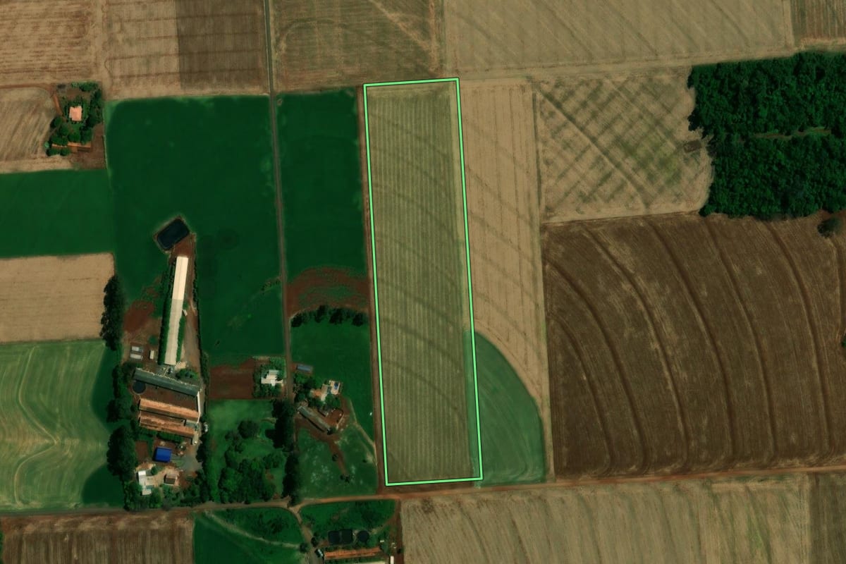 Imagem de satélite do imóvel rural em Quatro Pontes (PR), com o contorno declarado no CAR desenhado por cima.