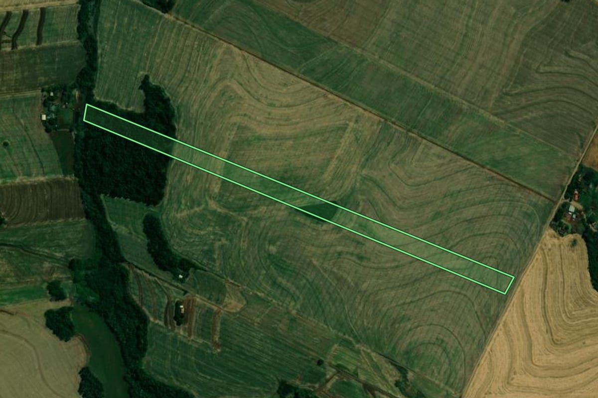 Imagem de satélite do imóvel rural em Quinta do Sol (PR), com o contorno declarado no CAR desenhado por cima.