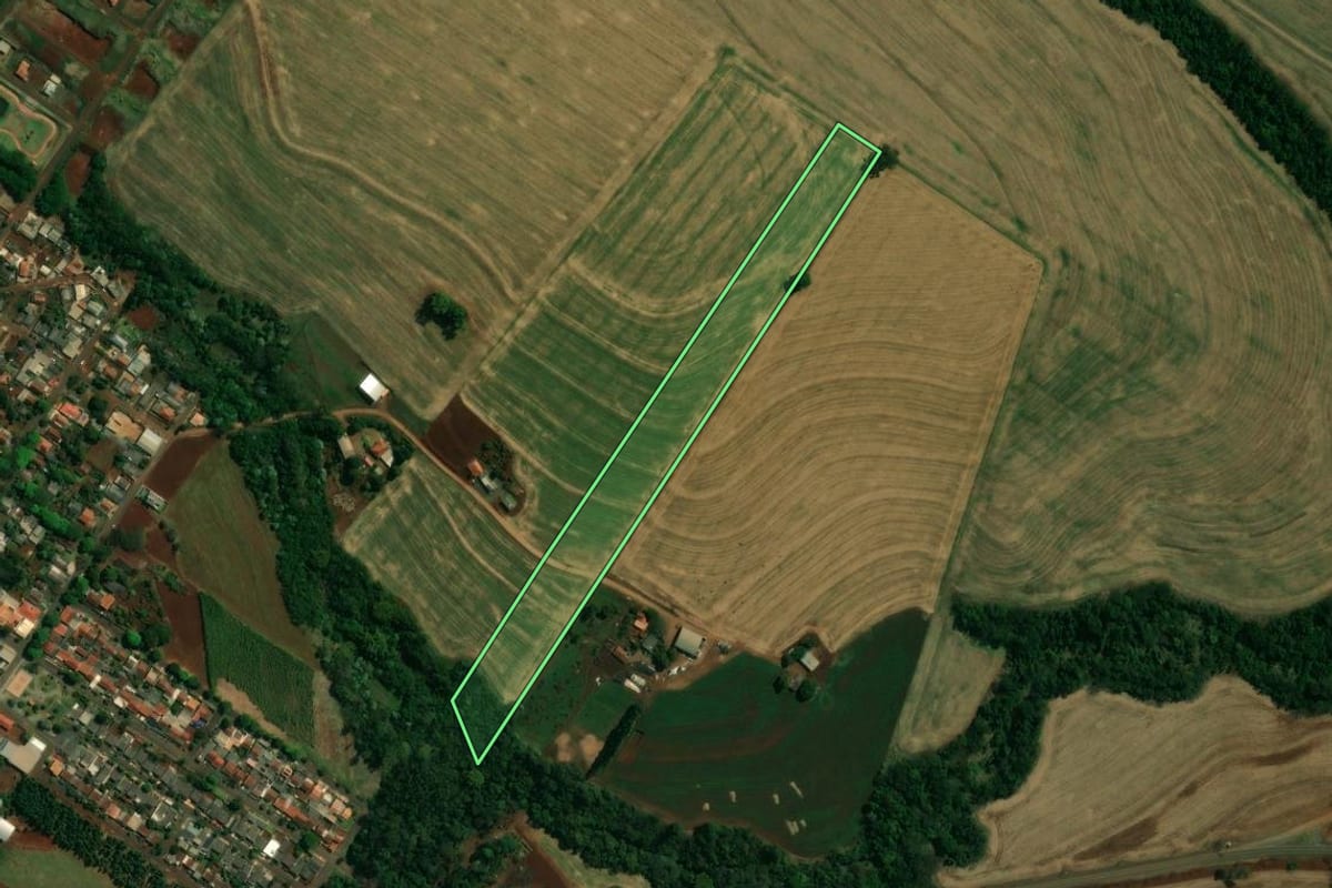 Imagem de satélite do imóvel rural em Quinta do Sol (PR), com o contorno declarado no CAR desenhado por cima.