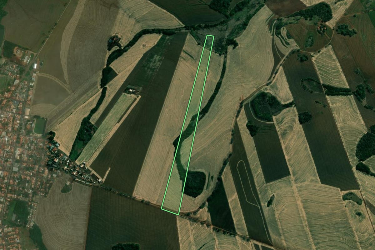 Imagem de satélite do imóvel rural em Rancho Alegre (PR), com o contorno declarado no CAR desenhado por cima.