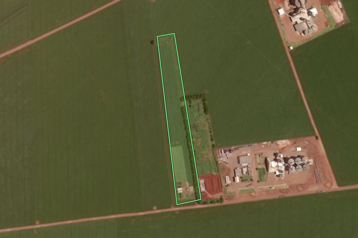 Imagem de satélite do imóvel rural em Rancho Alegre D'Oeste (PR), com o contorno declarado no CAR desenhado por cima.