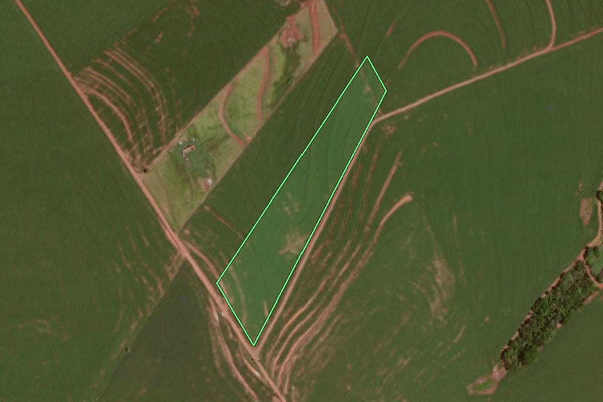 Imagem de satélite do imóvel rural em Rancho Alegre D'Oeste (PR), com o contorno declarado no CAR desenhado por cima.