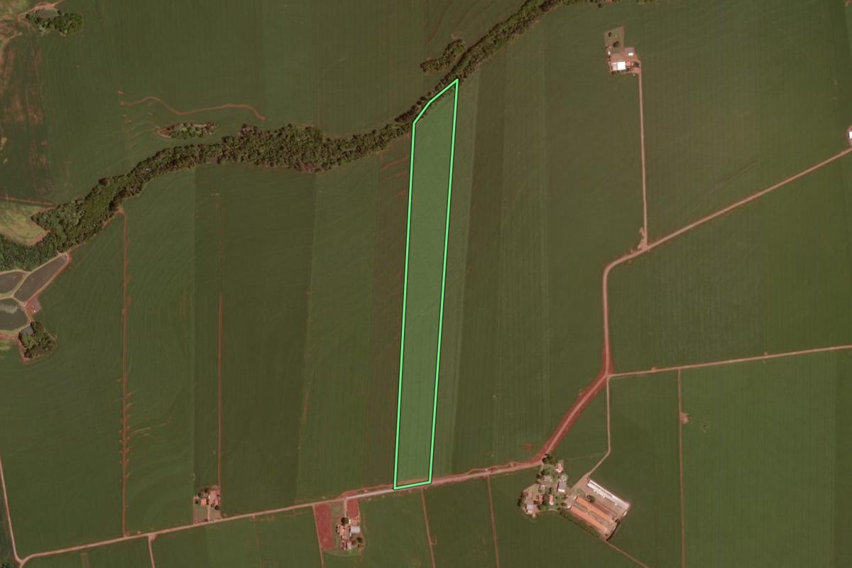 Imagem de satélite do imóvel rural em Rancho Alegre D'Oeste (PR), com o contorno declarado no CAR desenhado por cima.