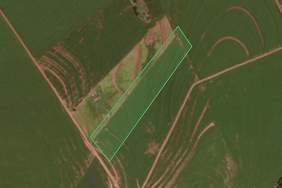Imagem de satélite do imóvel rural em Rancho Alegre D'Oeste (PR), com o contorno declarado no CAR desenhado por cima.