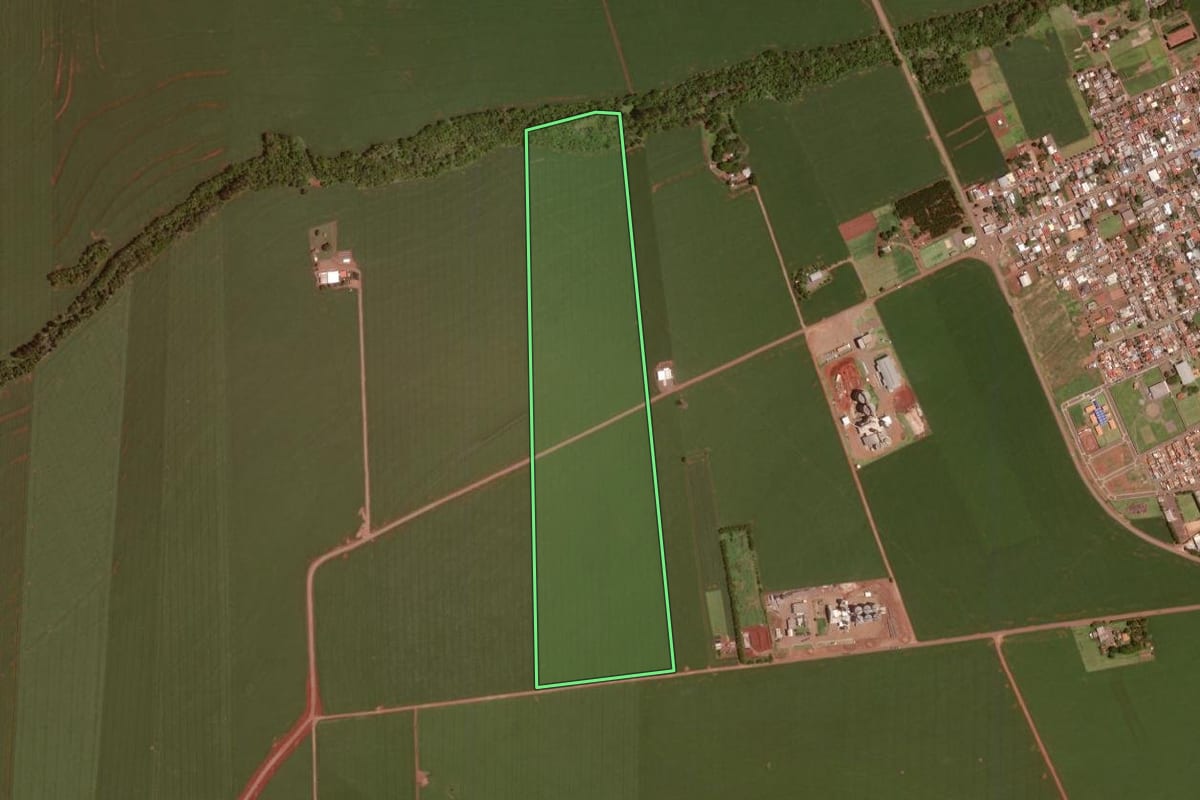 Imagem de satélite do imóvel rural em Rancho Alegre D'Oeste (PR), com o contorno declarado no CAR desenhado por cima.