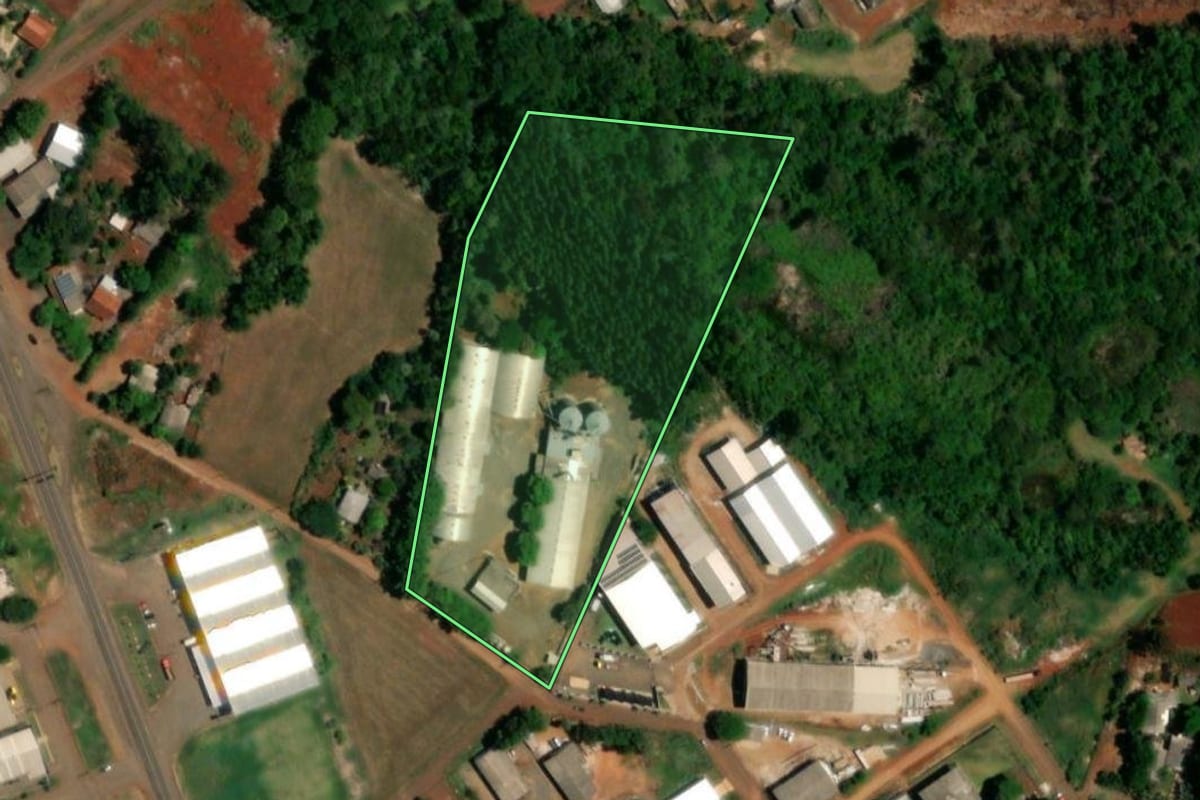 Imagem de satélite do imóvel rural em Realeza (PR), com o contorno declarado no CAR desenhado por cima.