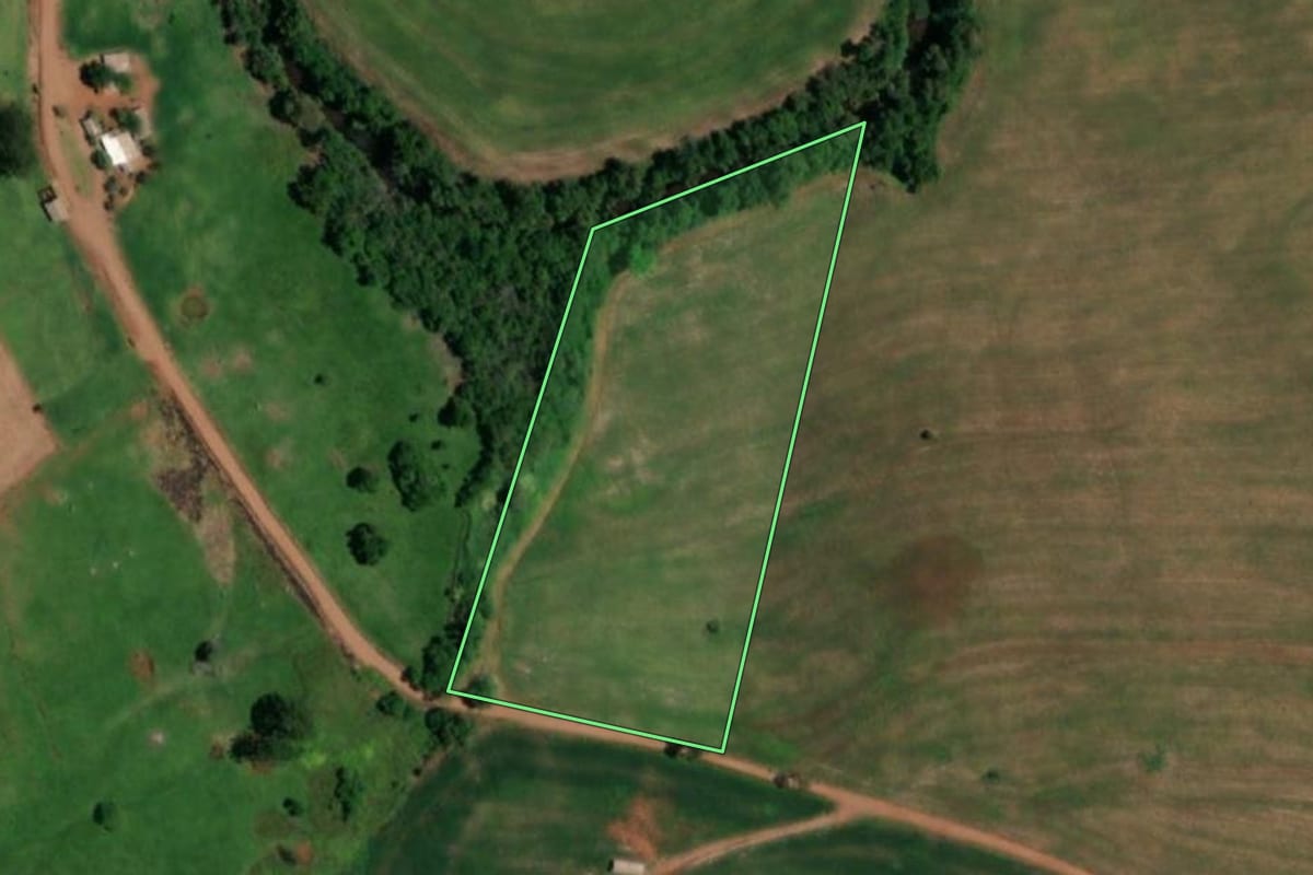 Imagem de satélite do imóvel rural em Realeza (PR), com o contorno declarado no CAR desenhado por cima.