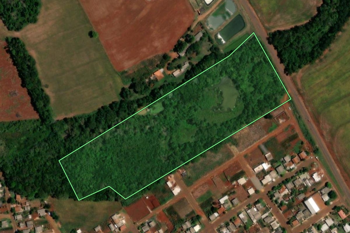 Imagem de satélite do imóvel rural em Realeza (PR), com o contorno declarado no CAR desenhado por cima.