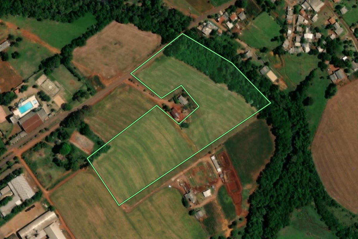 Imagem de satélite do imóvel rural em Realeza (PR), com o contorno declarado no CAR desenhado por cima.