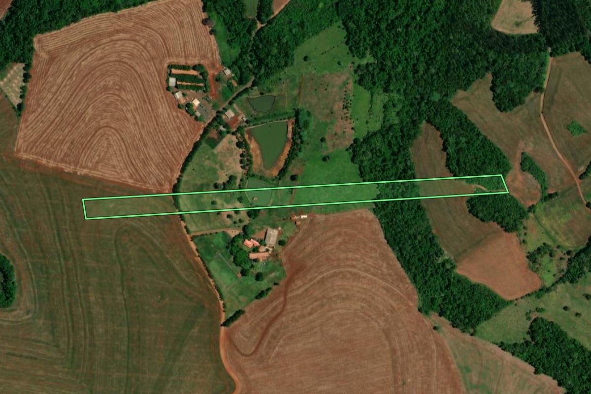 Imagem de satélite do imóvel rural em Realeza (PR), com o contorno declarado no CAR desenhado por cima.