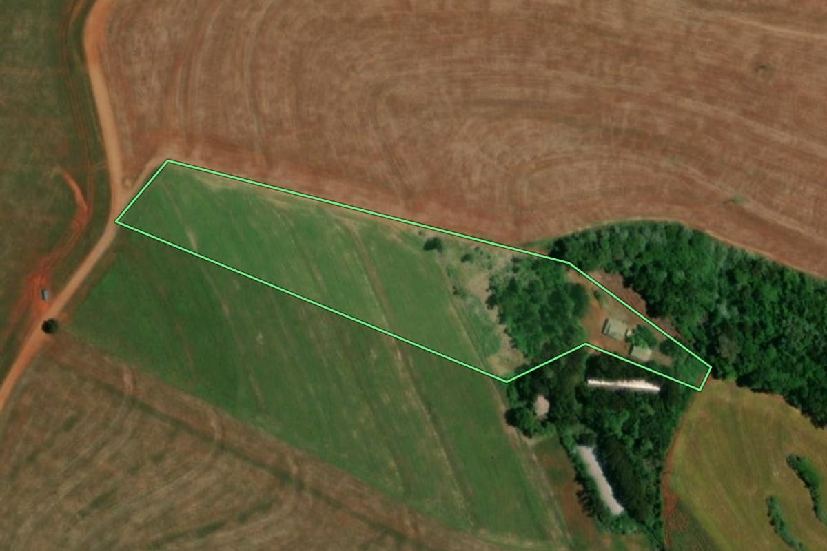 Imagem de satélite do imóvel rural em Realeza (PR), com o contorno declarado no CAR desenhado por cima.