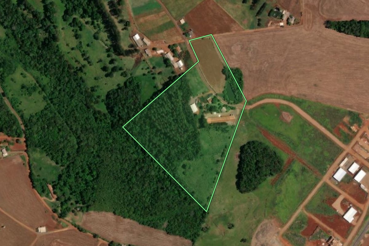 Imagem de satélite do imóvel rural em Realeza (PR), com o contorno declarado no CAR desenhado por cima.