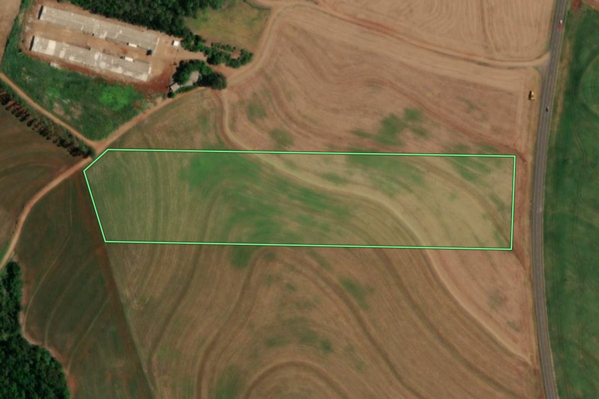 Imagem de satélite do imóvel rural em Realeza (PR), com o contorno declarado no CAR desenhado por cima.