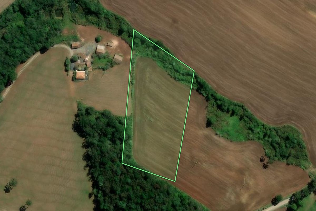 Imagem de satélite do imóvel rural em Rebouças (PR), com o contorno declarado no CAR desenhado por cima.