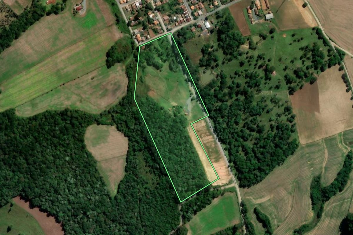 Imagem de satélite do imóvel rural em Rebouças (PR), com o contorno declarado no CAR desenhado por cima.