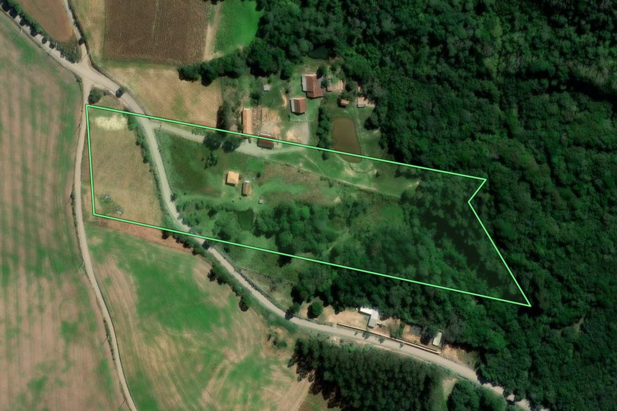 Imagem de satélite do imóvel rural em Rebouças (PR), com o contorno declarado no CAR desenhado por cima.