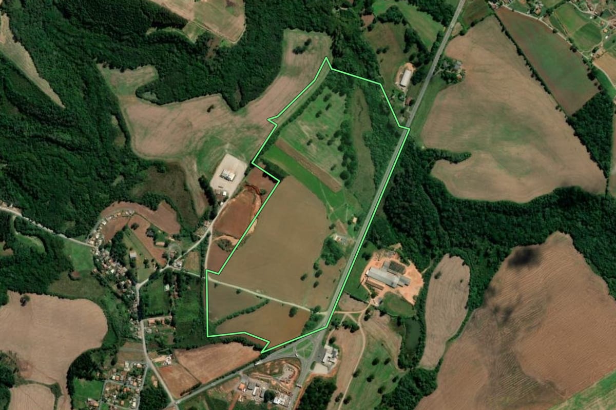 Imagem de satélite do imóvel rural em Rebouças (PR), com o contorno declarado no CAR desenhado por cima.