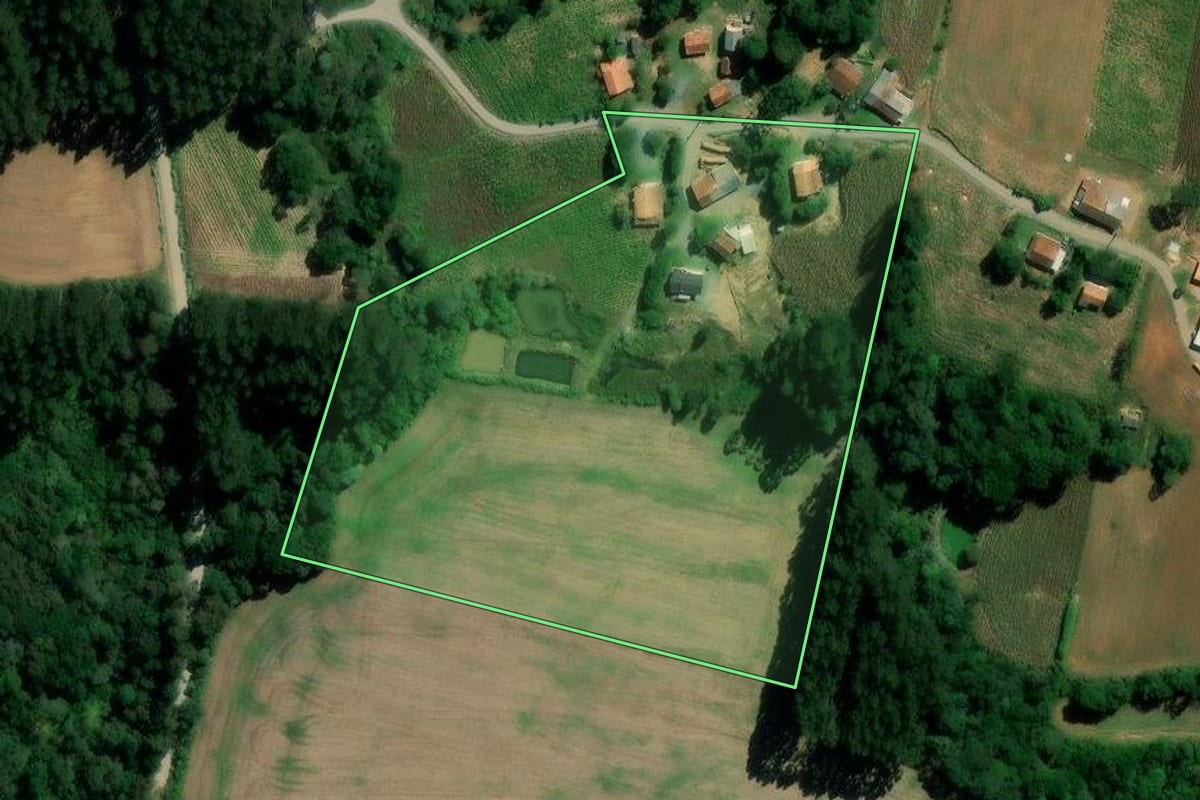 Imagem de satélite do imóvel rural em Rebouças (PR), com o contorno declarado no CAR desenhado por cima.
