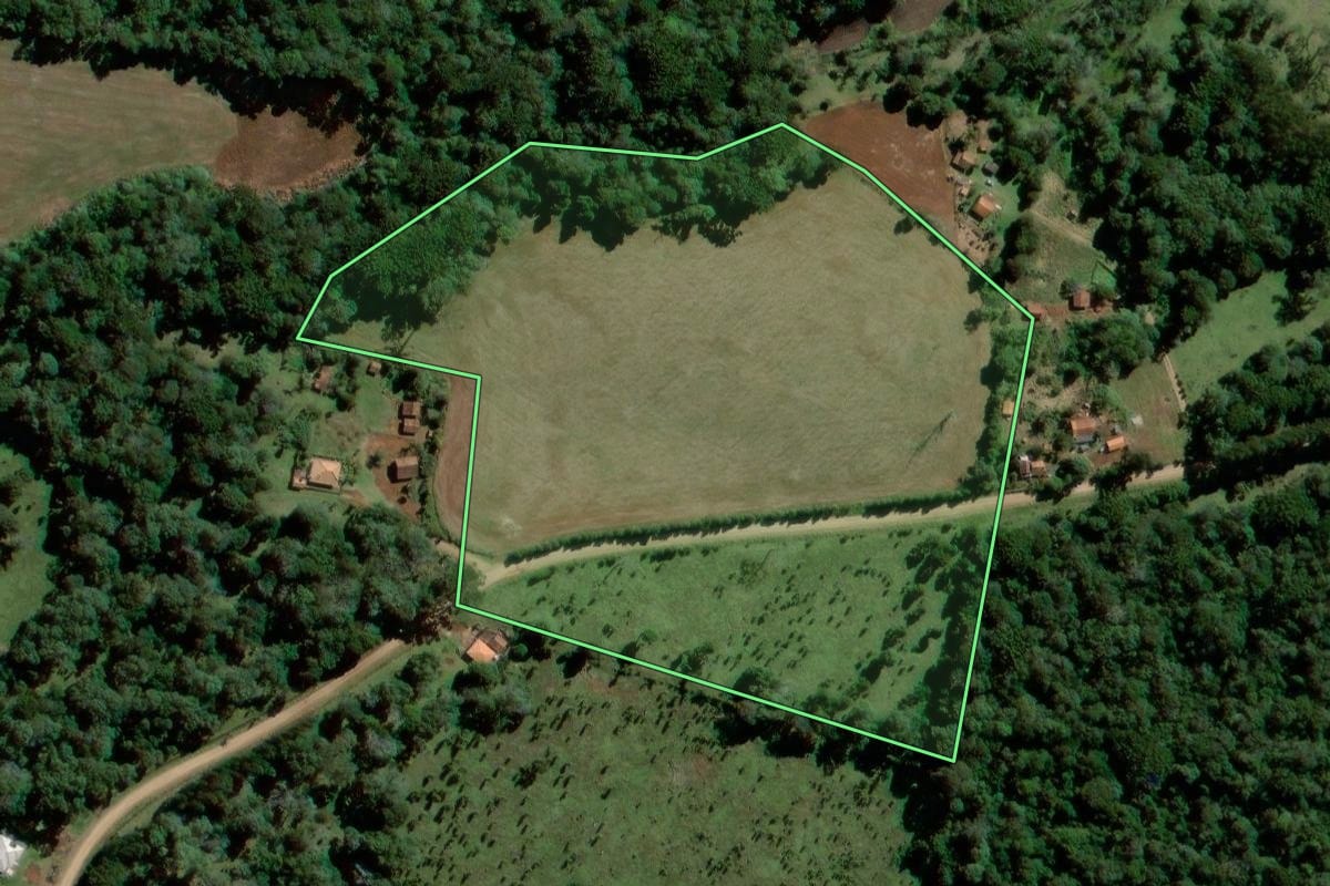 Imagem de satélite do imóvel rural em Rebouças (PR), com o contorno declarado no CAR desenhado por cima.