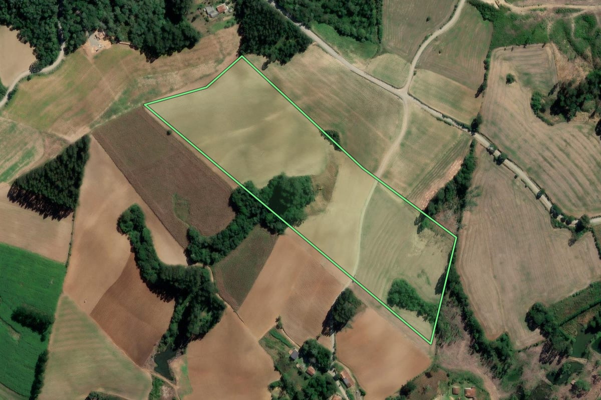 Imagem de satélite do imóvel rural em Rebouças (PR), com o contorno declarado no CAR desenhado por cima.