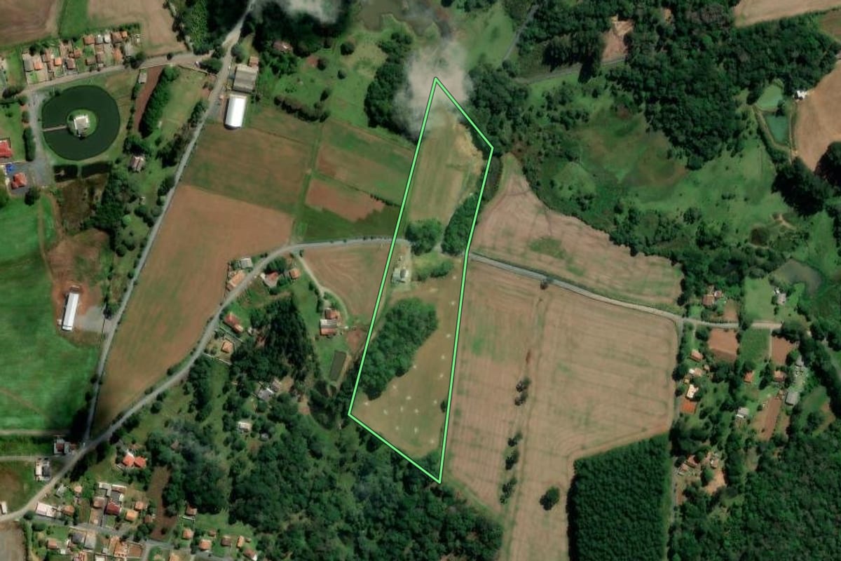 Imagem de satélite do imóvel rural em Rebouças (PR), com o contorno declarado no CAR desenhado por cima.