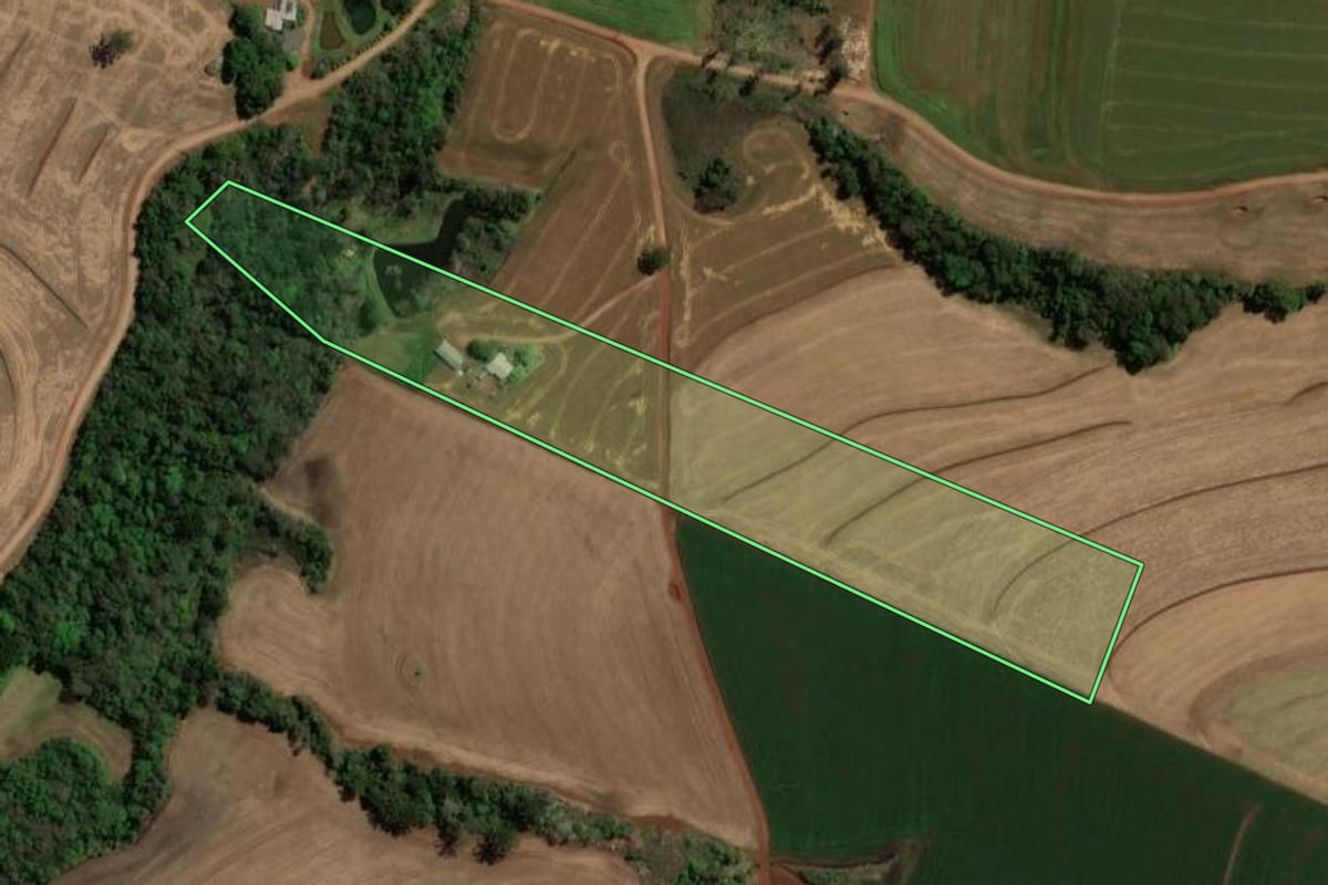 Imagem de satélite do imóvel rural em Renascença (PR), com o contorno declarado no CAR desenhado por cima.