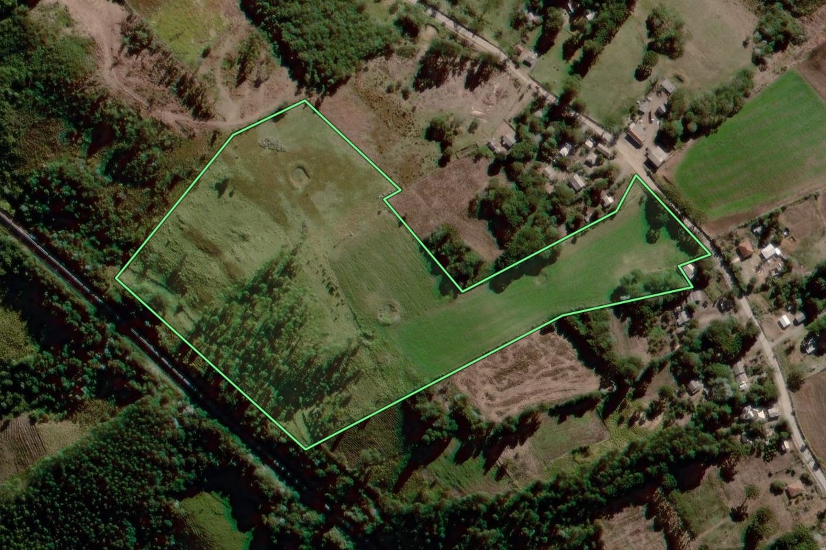 Imagem de satélite do imóvel rural em Reserva (PR), com o contorno declarado no CAR desenhado por cima.