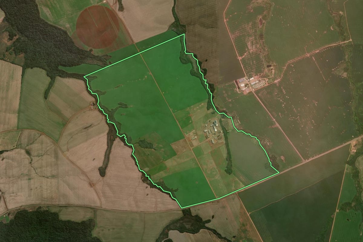 Imagem de satélite do imóvel rural em Reserva do Iguaçu (PR), com o contorno declarado no CAR desenhado por cima.