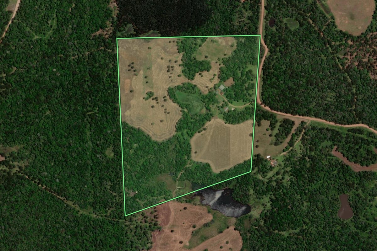Imagem de satélite do imóvel rural em Reserva do Iguaçu (PR), com o contorno declarado no CAR desenhado por cima.