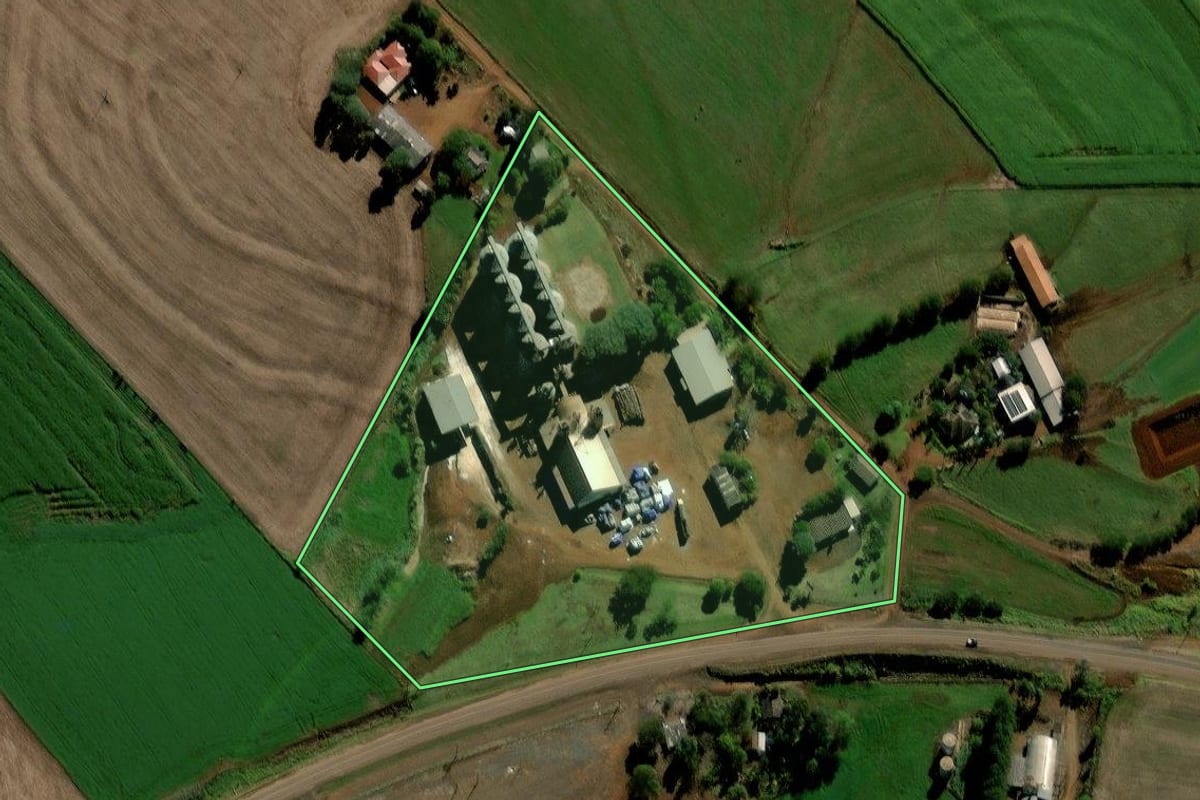 Imagem de satélite do imóvel rural em Rio Bonito do Iguaçu (PR), com o contorno declarado no CAR desenhado por cima.