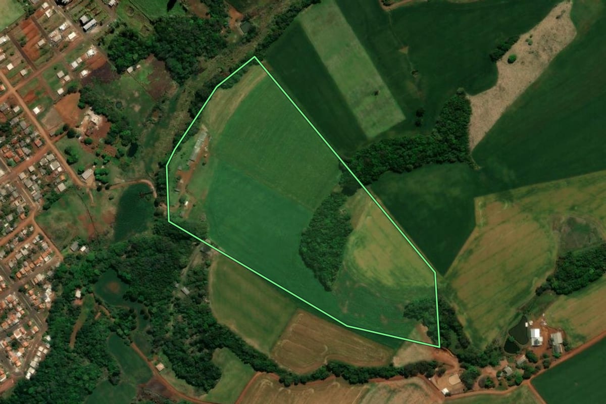 Imagem de satélite do imóvel rural em Rio Bonito do Iguaçu (PR), com o contorno declarado no CAR desenhado por cima.