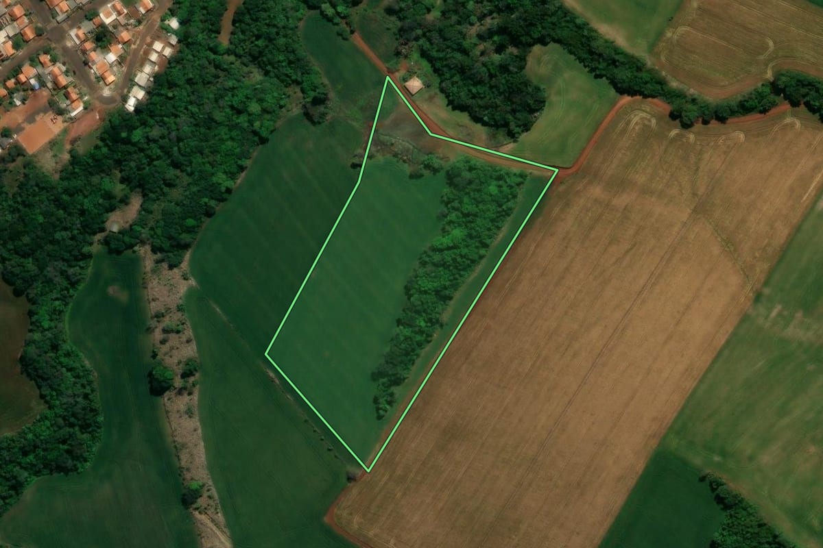 Imagem de satélite do imóvel rural em Rio Bonito do Iguaçu (PR), com o contorno declarado no CAR desenhado por cima.