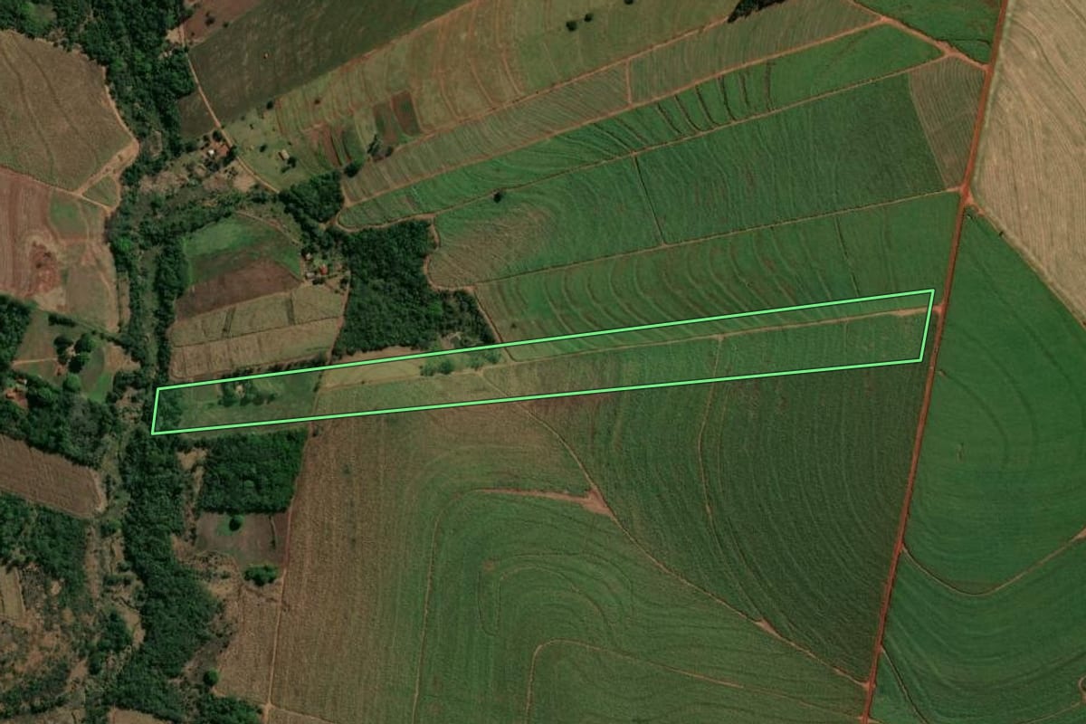 Imagem de satélite do imóvel rural em Rondon (PR), com o contorno declarado no CAR desenhado por cima.