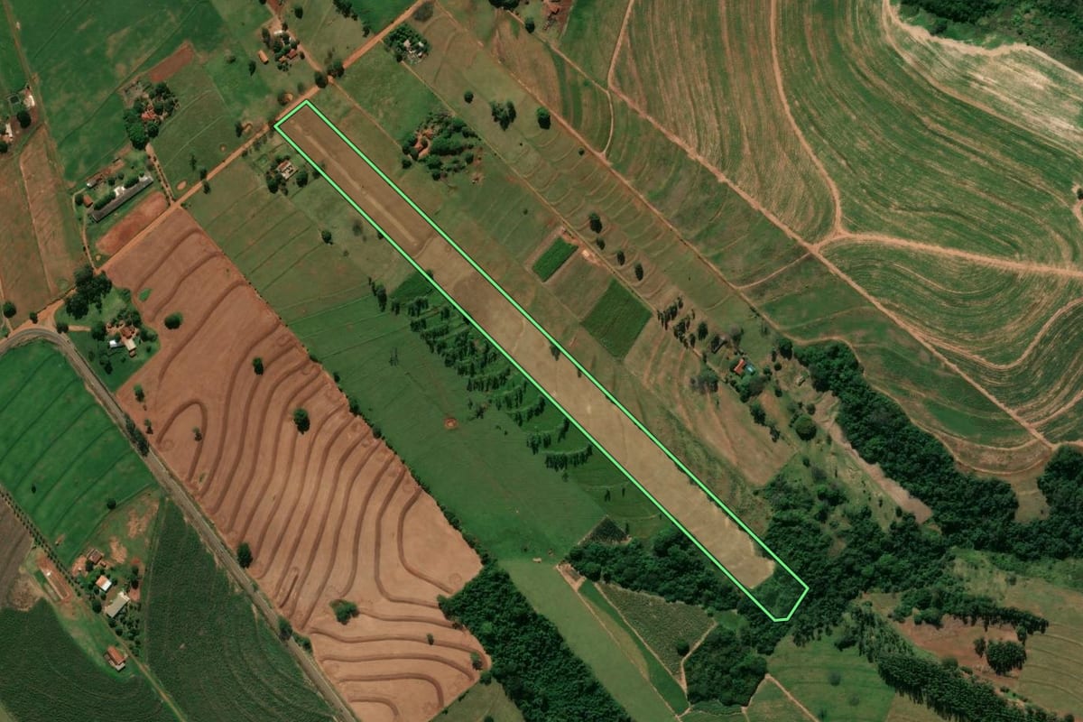 Imagem de satélite do imóvel rural em Rondon (PR), com o contorno declarado no CAR desenhado por cima.