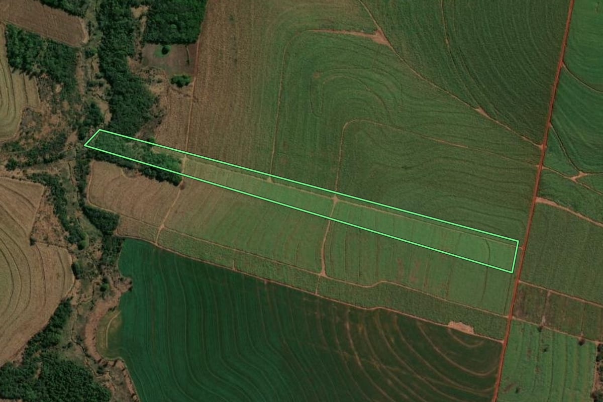 Imagem de satélite do imóvel rural em Rondon (PR), com o contorno declarado no CAR desenhado por cima.