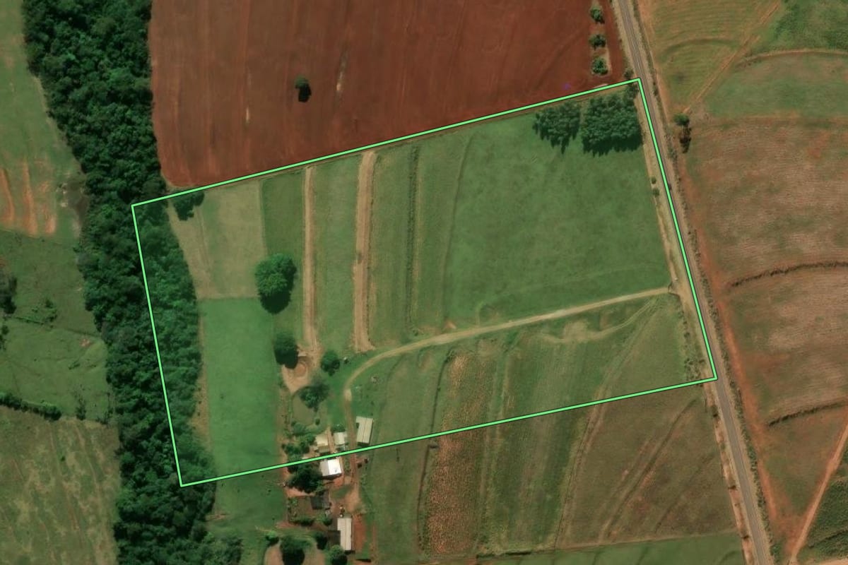 Imagem de satélite do imóvel rural em Rondon (PR), com o contorno declarado no CAR desenhado por cima.