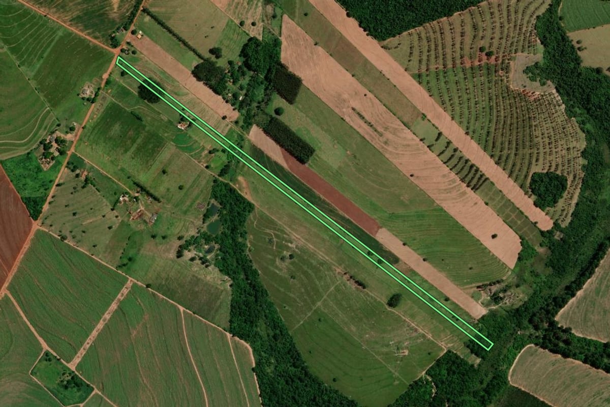 Imagem de satélite do imóvel rural em Rondon (PR), com o contorno declarado no CAR desenhado por cima.
