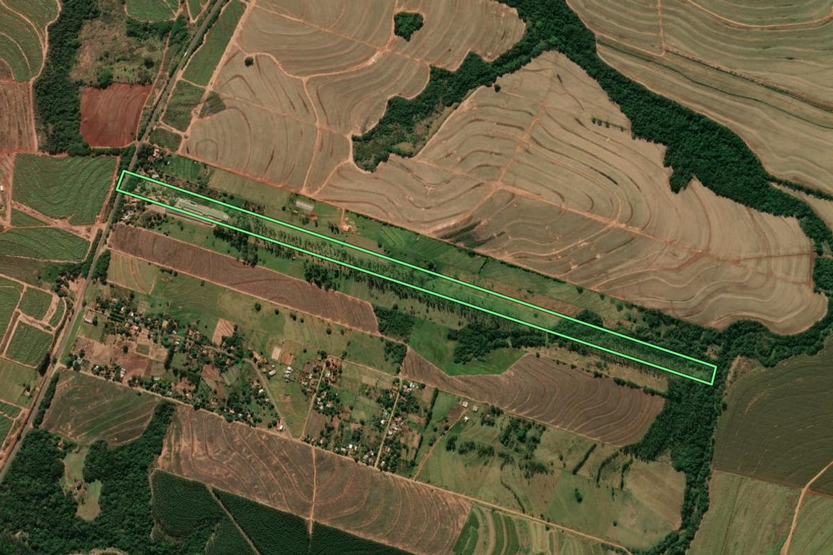Imagem de satélite do imóvel rural em Rondon (PR), com o contorno declarado no CAR desenhado por cima.