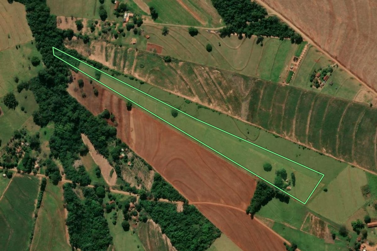 Imagem de satélite do imóvel rural em Rondon (PR), com o contorno declarado no CAR desenhado por cima.