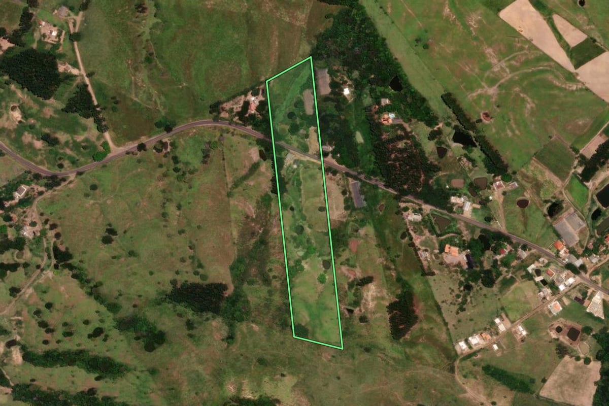 Imagem de satélite do imóvel rural em Rosário do Ivaí (PR), com o contorno declarado no CAR desenhado por cima.