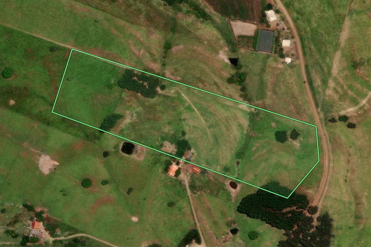 Imagem de satélite do imóvel rural em Rosário do Ivaí (PR), com o contorno declarado no CAR desenhado por cima.