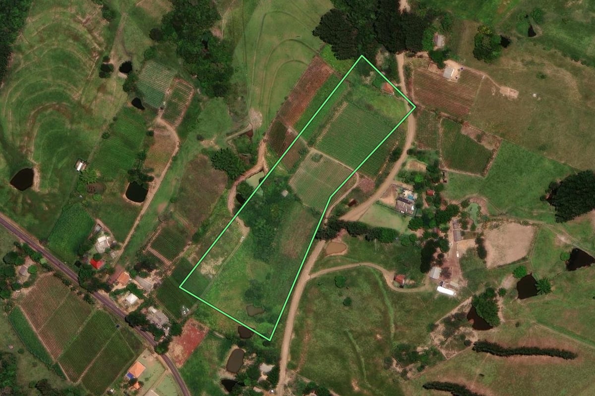Imagem de satélite do imóvel rural em Rosário do Ivaí (PR), com o contorno declarado no CAR desenhado por cima.