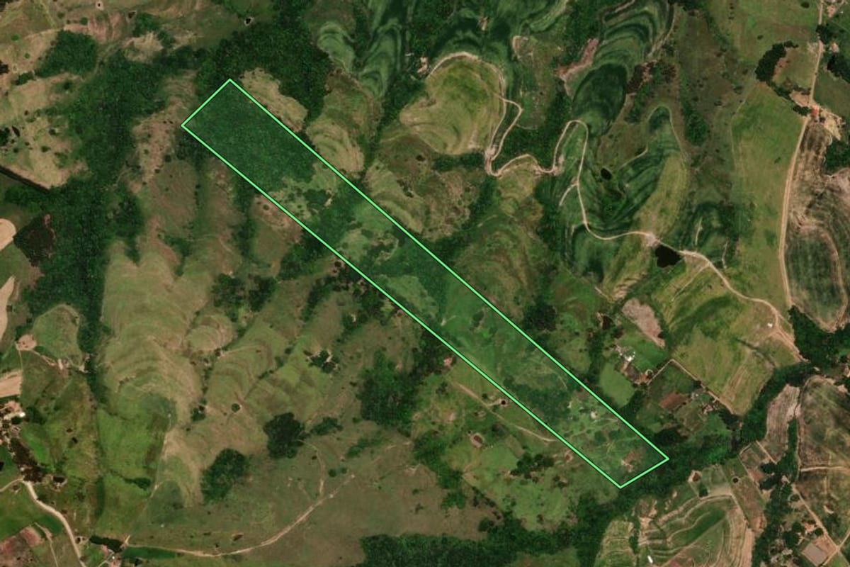 Imagem de satélite do imóvel rural em Rosário do Ivaí (PR), com o contorno declarado no CAR desenhado por cima.