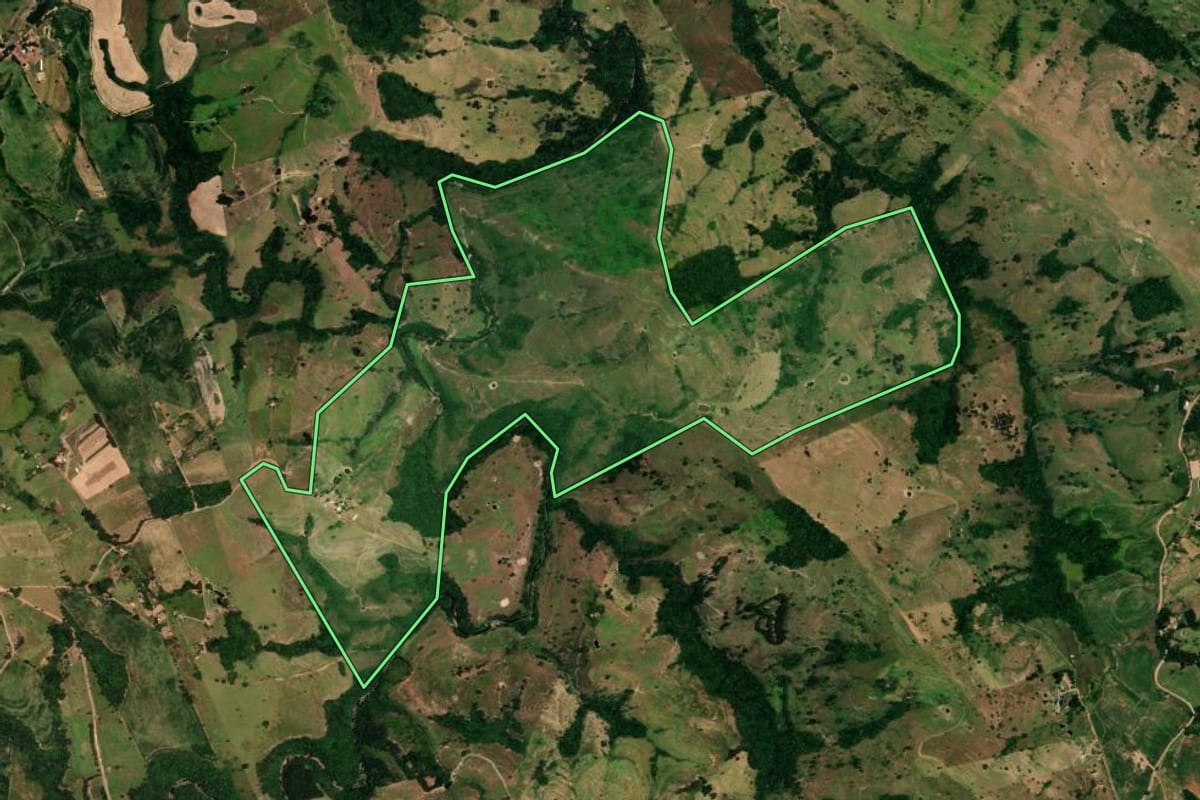 Imagem de satélite do imóvel rural em Rosário do Ivaí (PR), com o contorno declarado no CAR desenhado por cima.