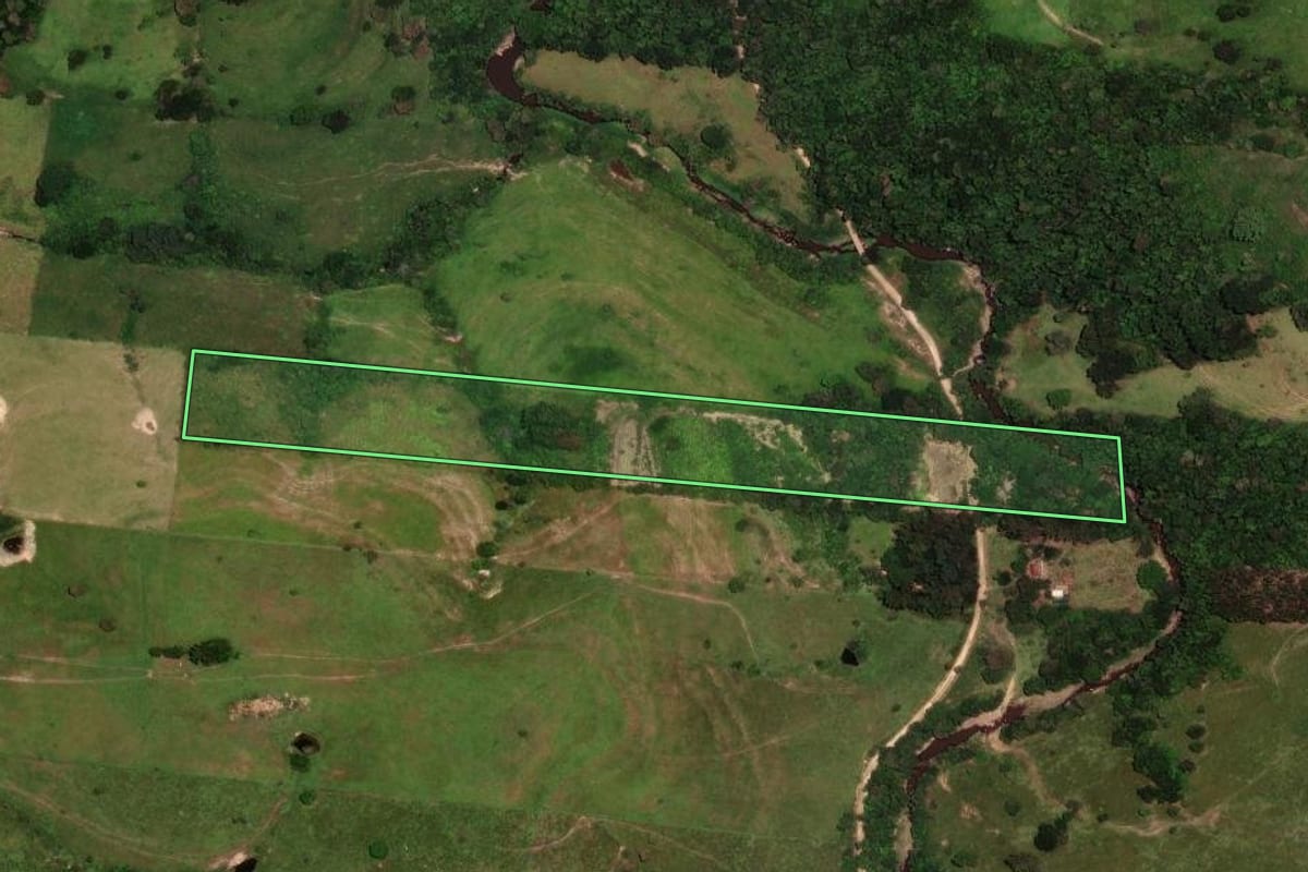 Imagem de satélite do imóvel rural em Rosário do Ivaí (PR), com o contorno declarado no CAR desenhado por cima.