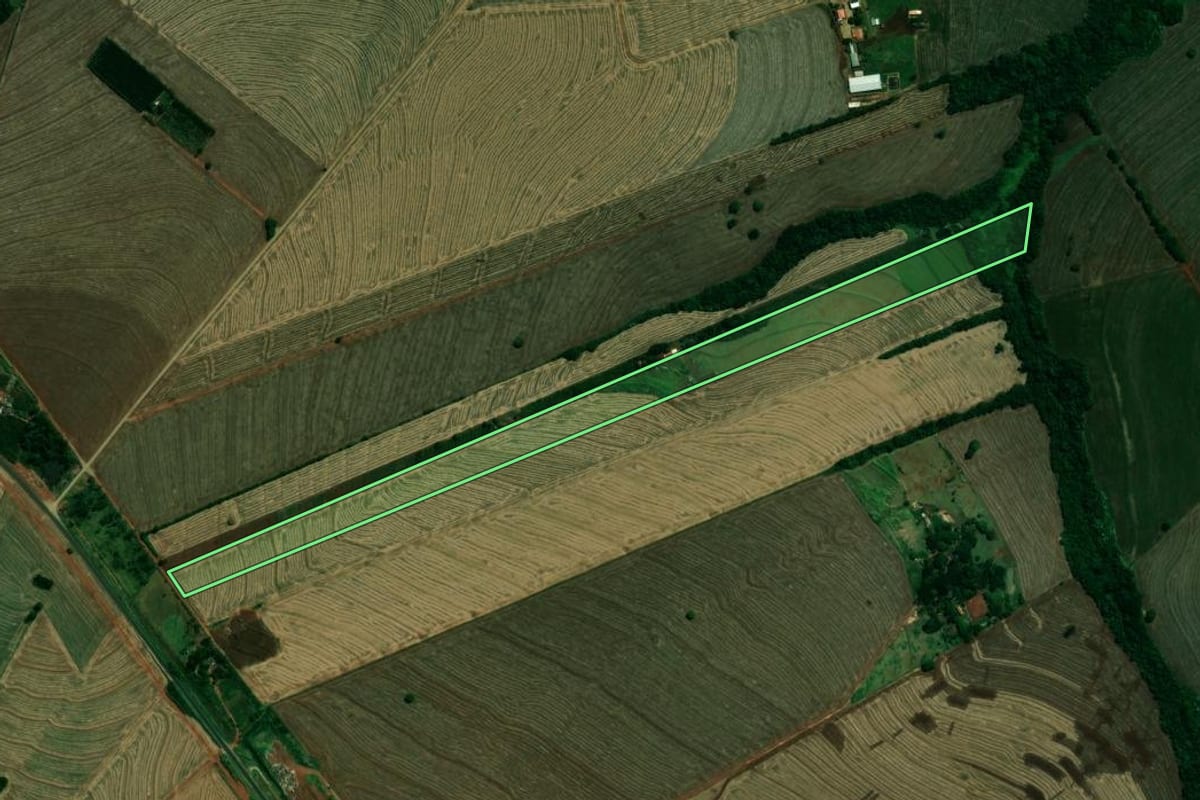 Imagem de satélite do imóvel rural em Sabáudia (PR), com o contorno declarado no CAR desenhado por cima.