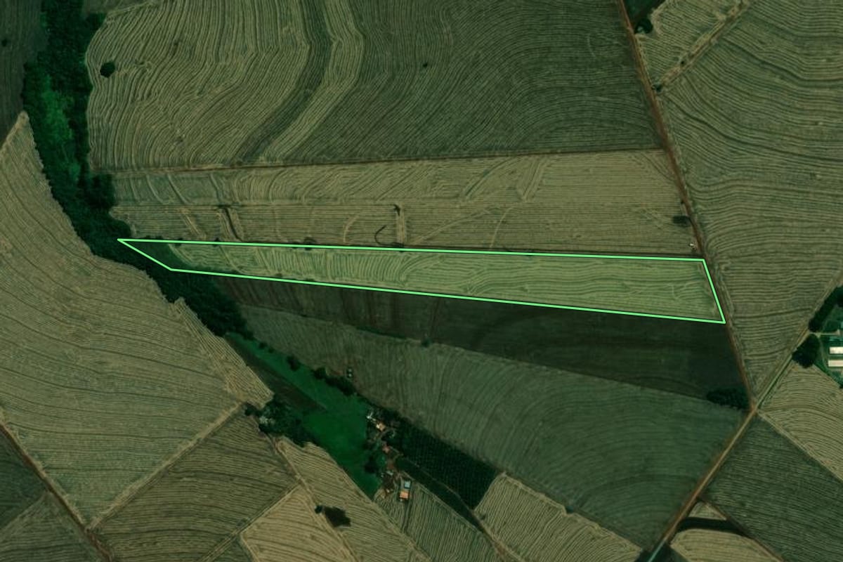 Imagem de satélite do imóvel rural em Sabáudia (PR), com o contorno declarado no CAR desenhado por cima.