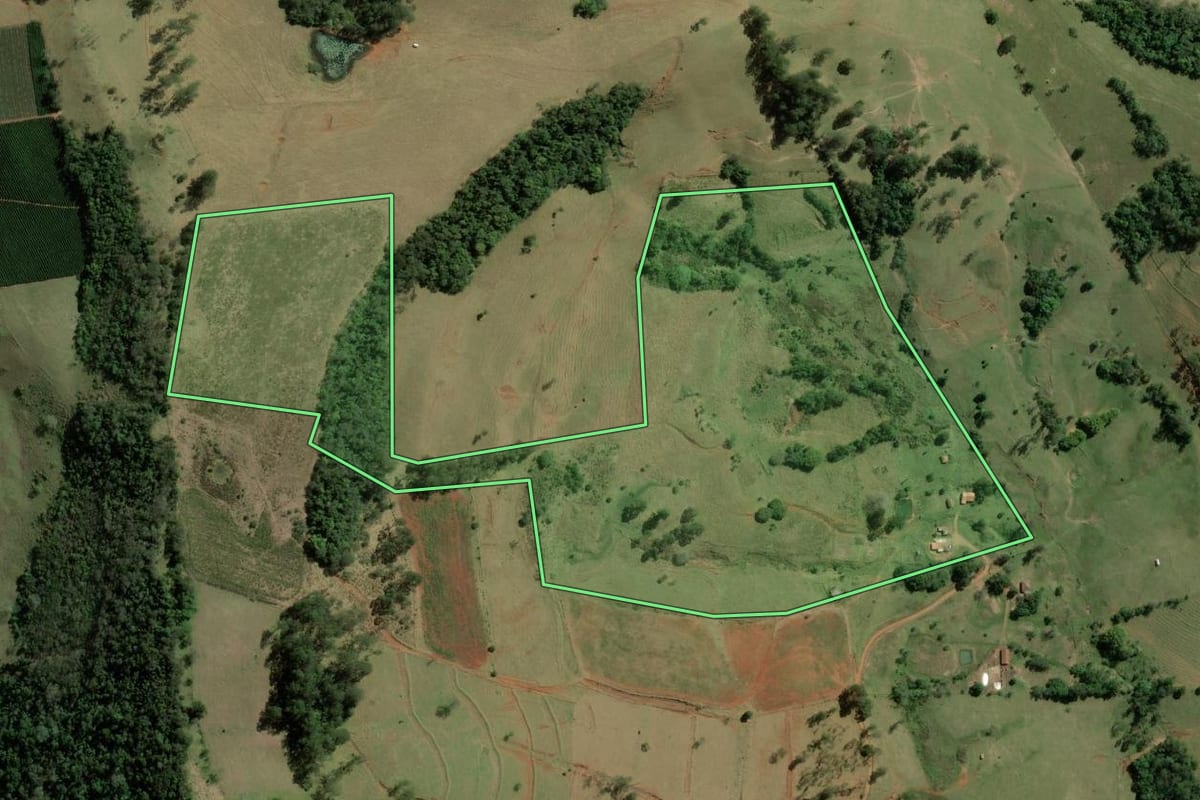 Imagem de satélite do imóvel rural em Salto do Itararé (PR), com o contorno declarado no CAR desenhado por cima.