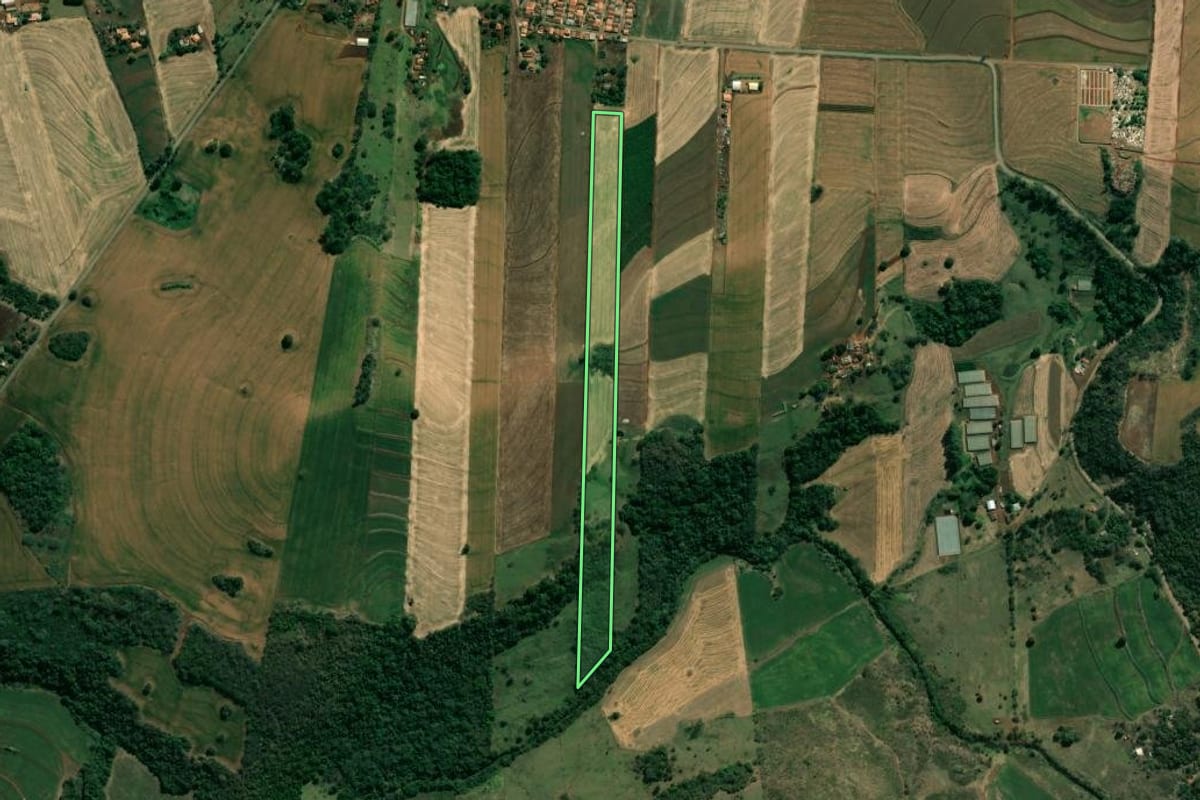 Imagem de satélite do imóvel rural em Santa Amélia (PR), com o contorno declarado no CAR desenhado por cima.