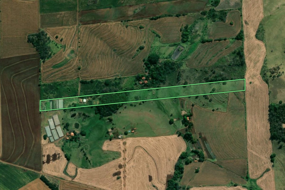 Imagem de satélite do imóvel rural em Santa Amélia (PR), com o contorno declarado no CAR desenhado por cima.